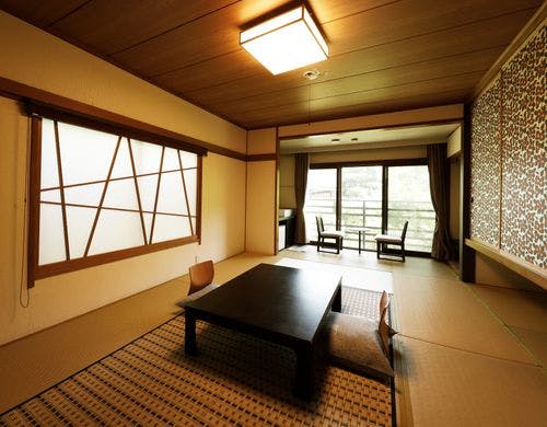 ＜本館客室一例＞8畳和室「あじさい」