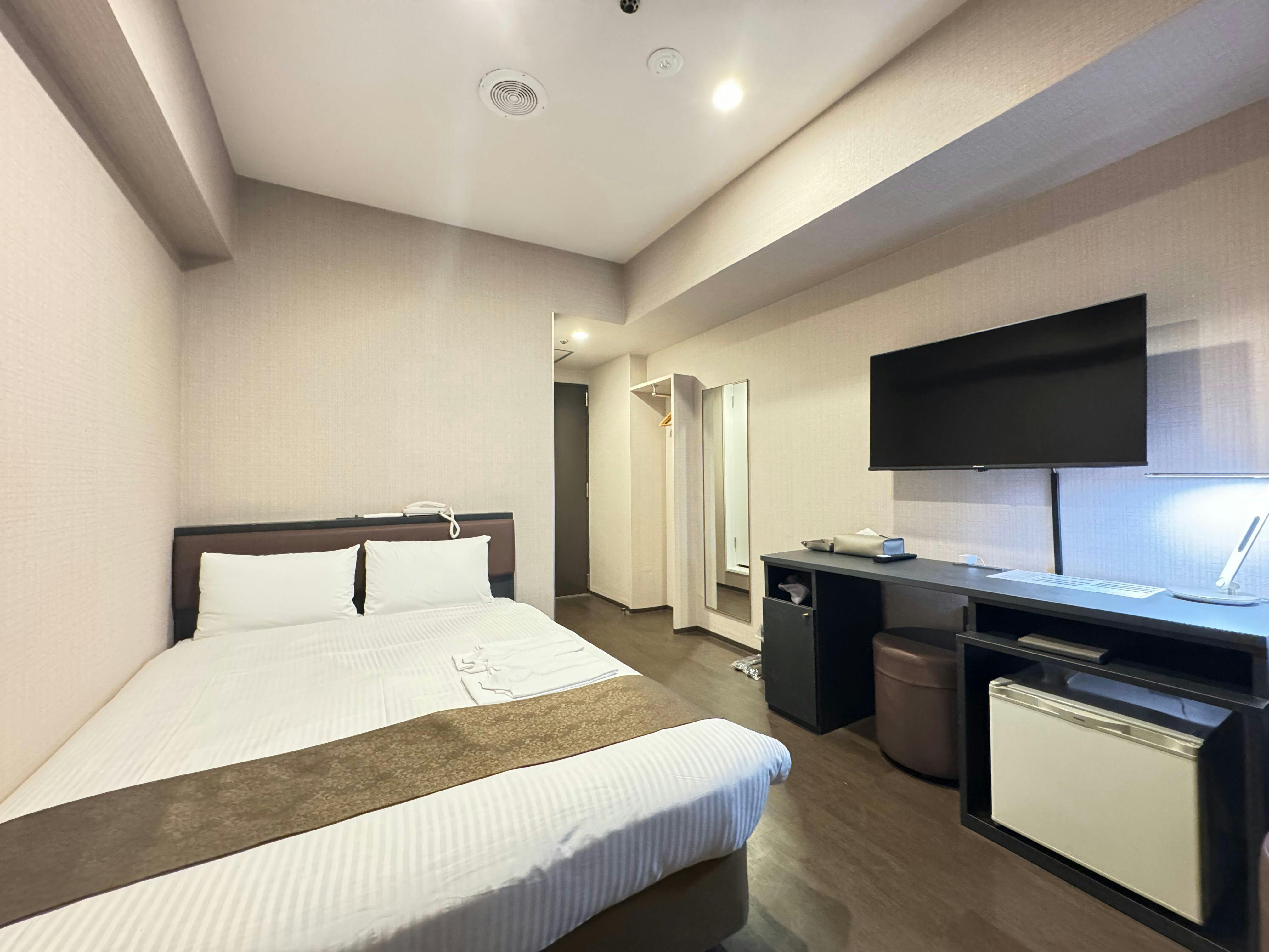 ห้องเตียงใหญ่ (เตียงกว้าง 140 ซม.)