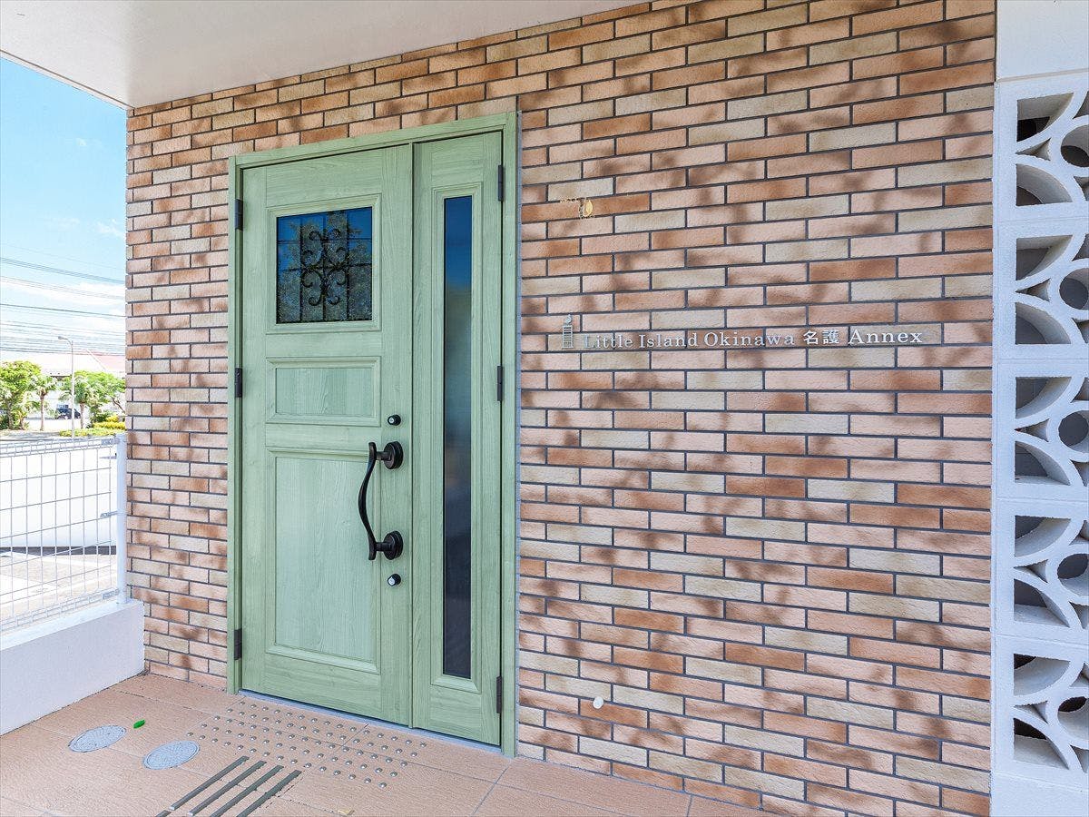 Pintu masuk utama Bangunan Annex