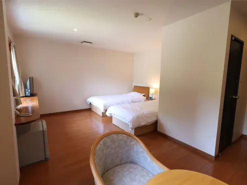 ห้องพักแบบตะวันตกเตียงคู่ ฝั่งถนน 25.5 ตารางเมตร <ปลอดบุหรี่>