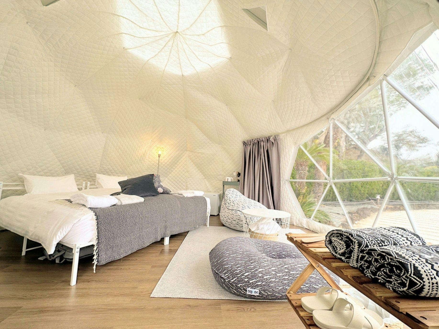 การตกแต่งภายในเต็นท์ทรงโดม