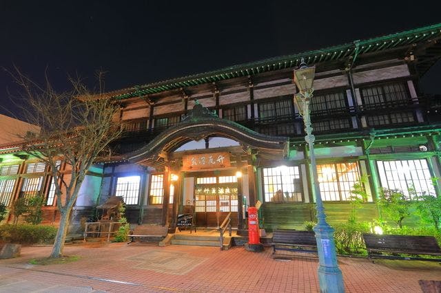 น้ำพุร้อน Takegawara สัญลักษณ์ที่โดดเด่นของ Beppu