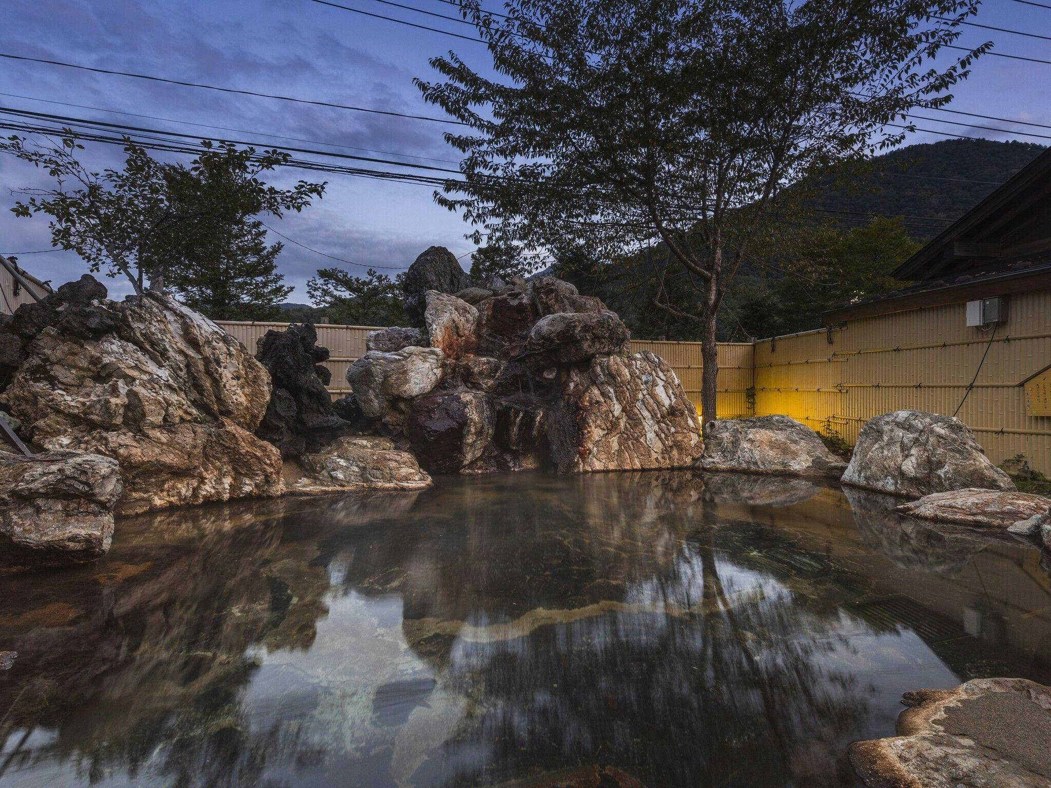 【อ่างอาบน้ำกลางแจ้งขนาดใหญ่】ดอกฟูจิ