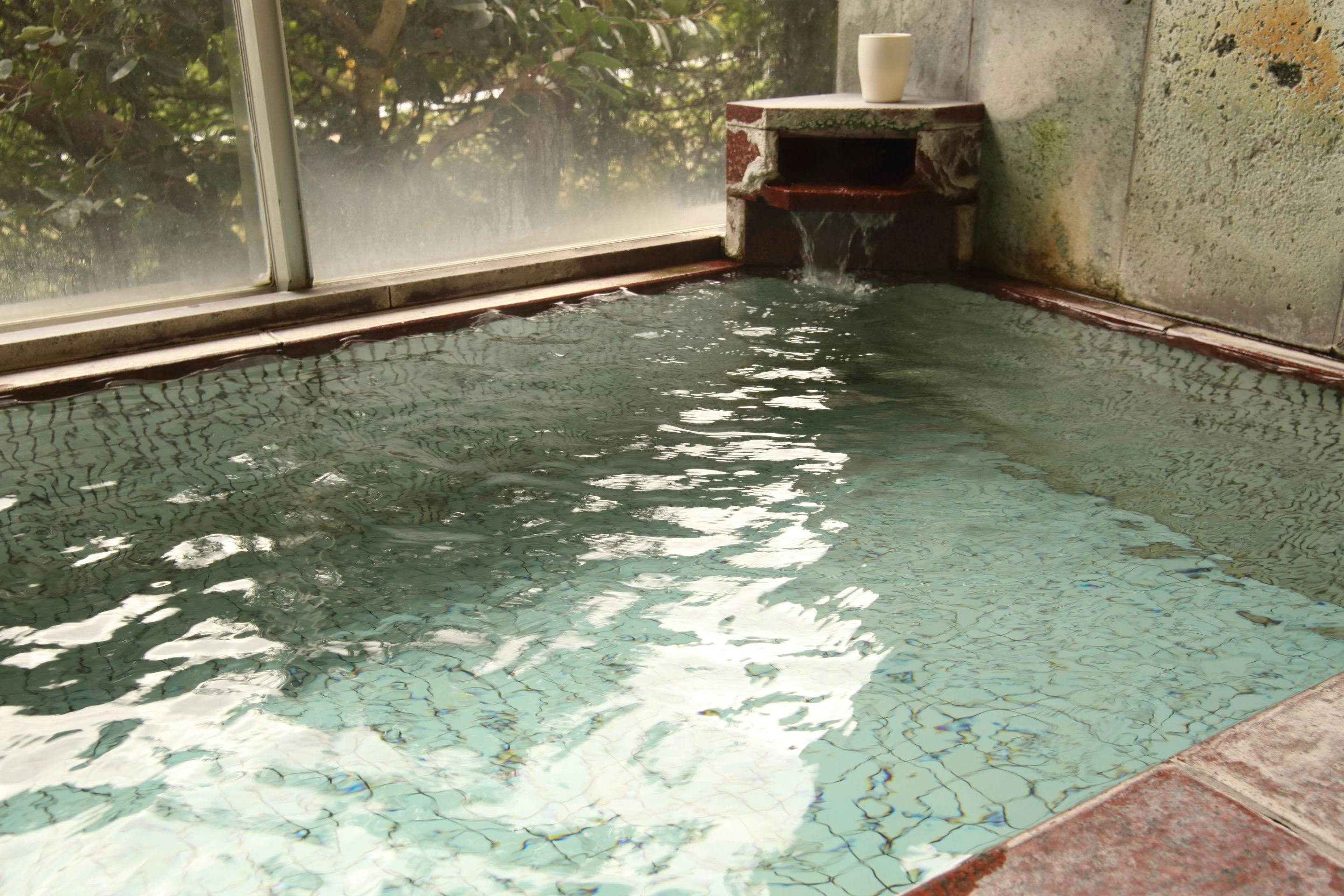 อ่างอาบน้ำในร่ม