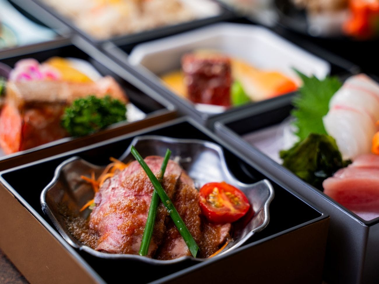 【อาหารเย็น】ตัวอย่างอาหารญี่ปุ่นและตะวันตกตามฤดูกาล