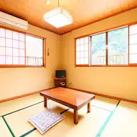 - Kamar gaya Jepang 8 tatami -