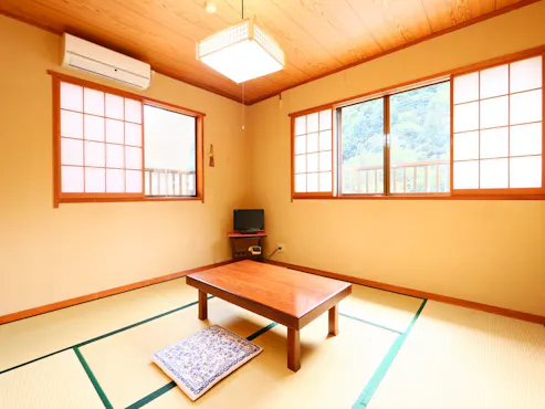- Kamar gaya Jepang 8 tatami -