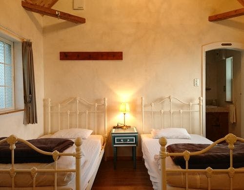 ホワイトアイアンベッドルーム