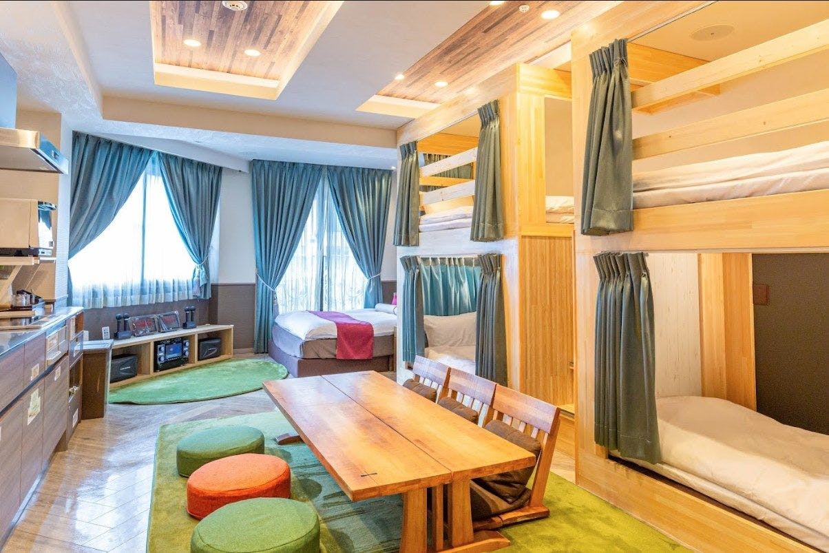 Bunk bed party room for 4 to 8 people