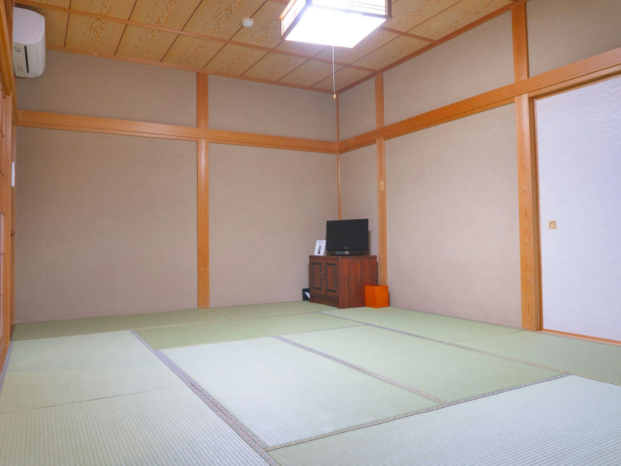 Shinshu Tatsuno Town Green Village Yokokawa Kayabuki no Yakata