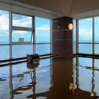 Kolam air panas yang seolah-olah bersambung dengan laut