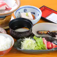 료칸의 일본식 아침 식사는 간단하게...