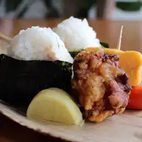 ชุดข้าวปั้นและไก่ทอด