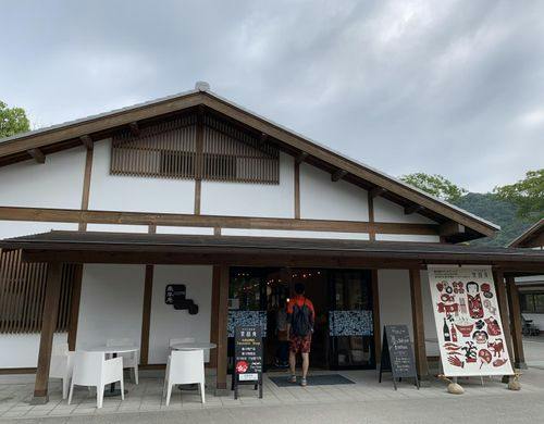 お土産を買うなら、「栗林庵」