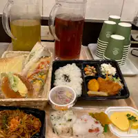 朝食は個別包装で提供させて頂いてます。