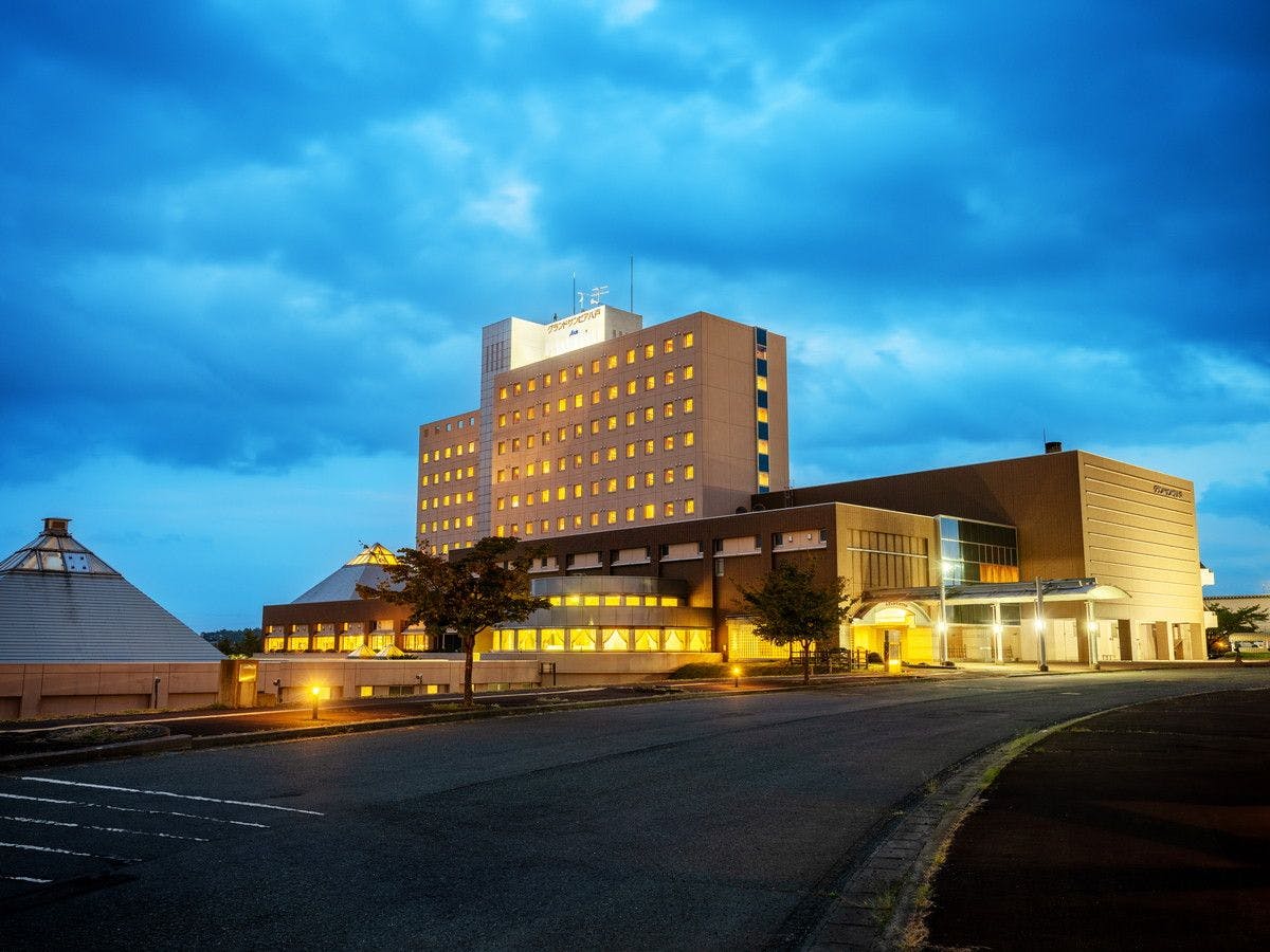 เบื้องหน้าคือทะเลฮะชิโนะเฮะ ~ โรงแรมน้ำพุร้อนธรรมชาติบนเนินเขา ~