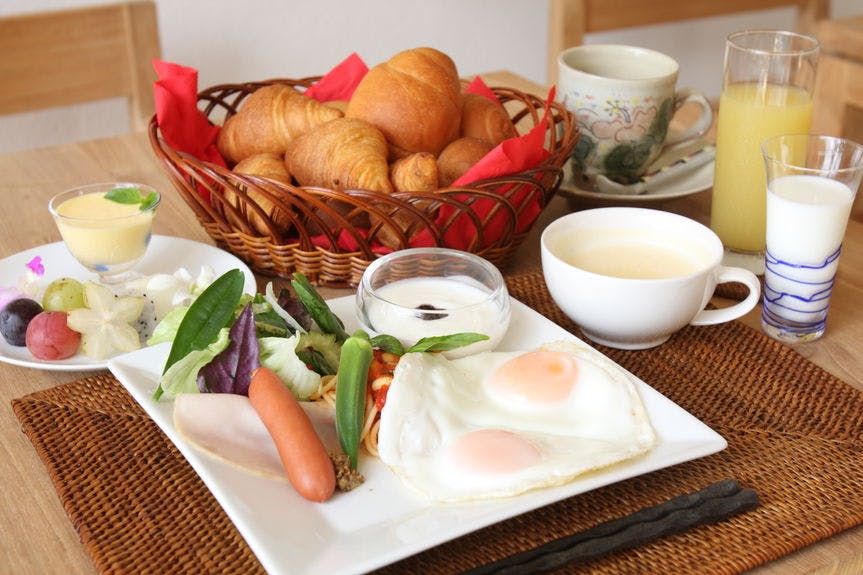 อาหารเช้าที่อาคารหลัก