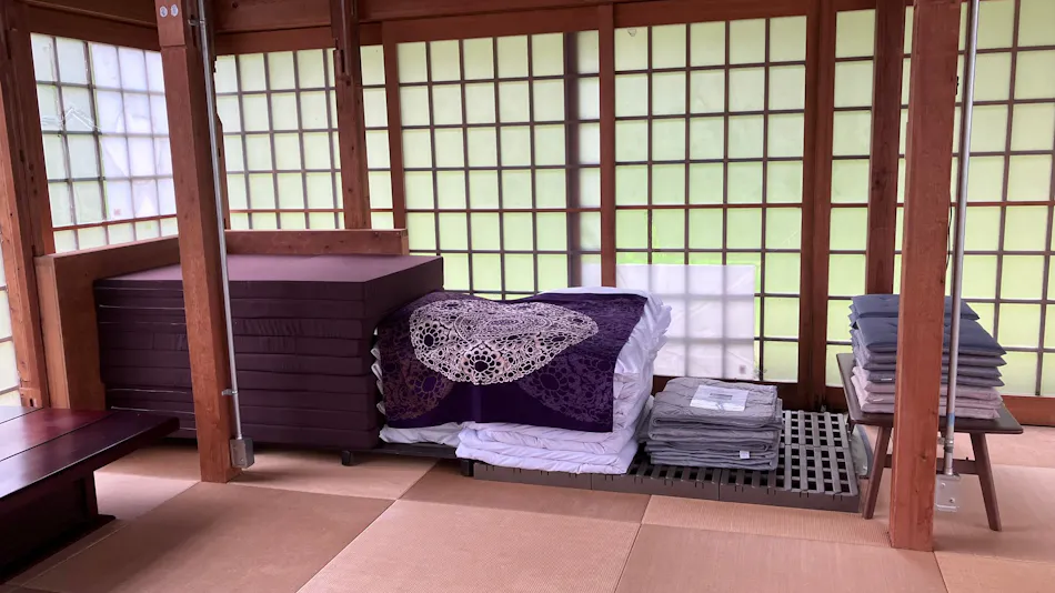 Sasayakana Yado Futtsu