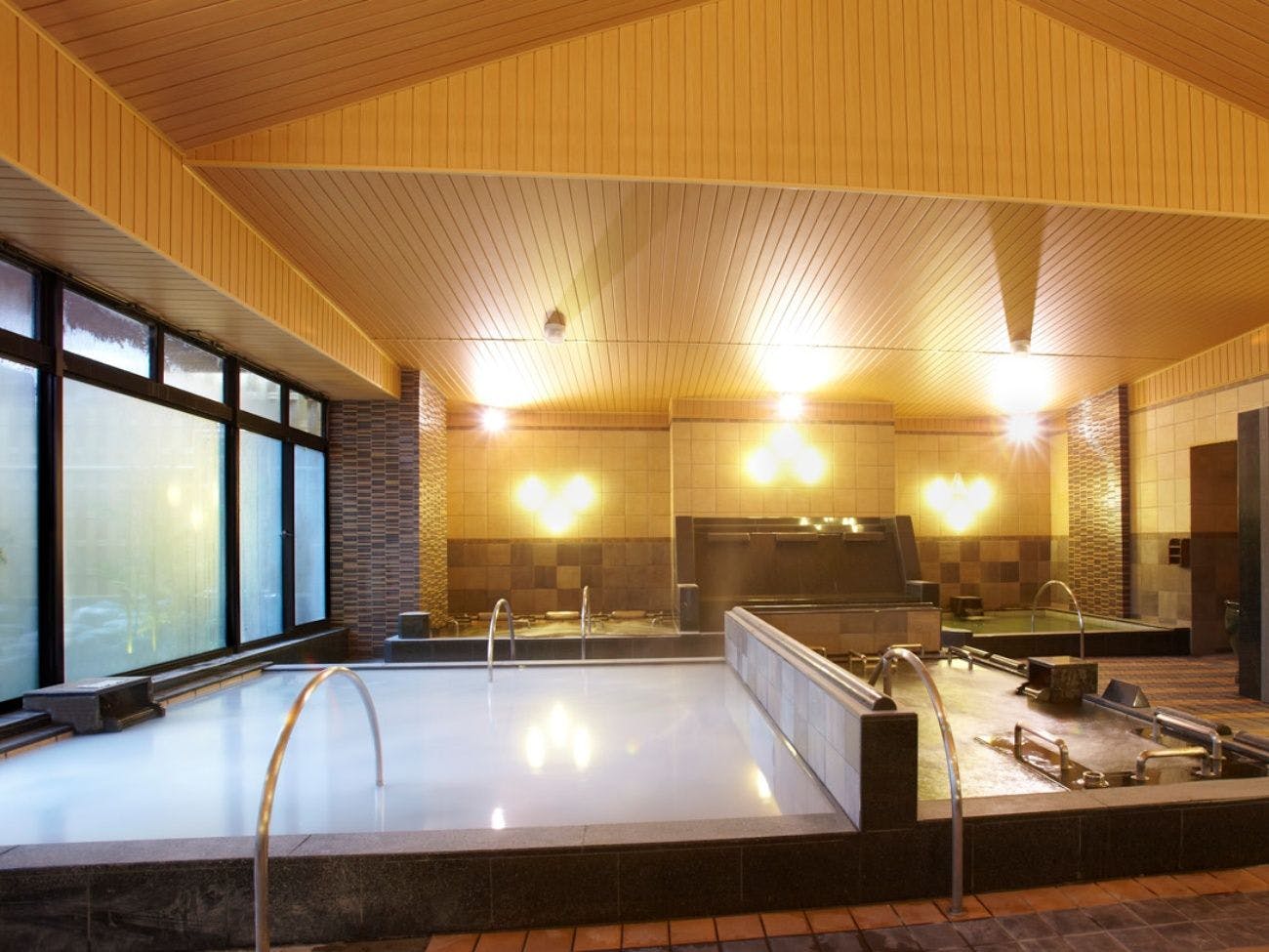 Raja mandi (bayaran berasingan) - Kolam mandi dalaman