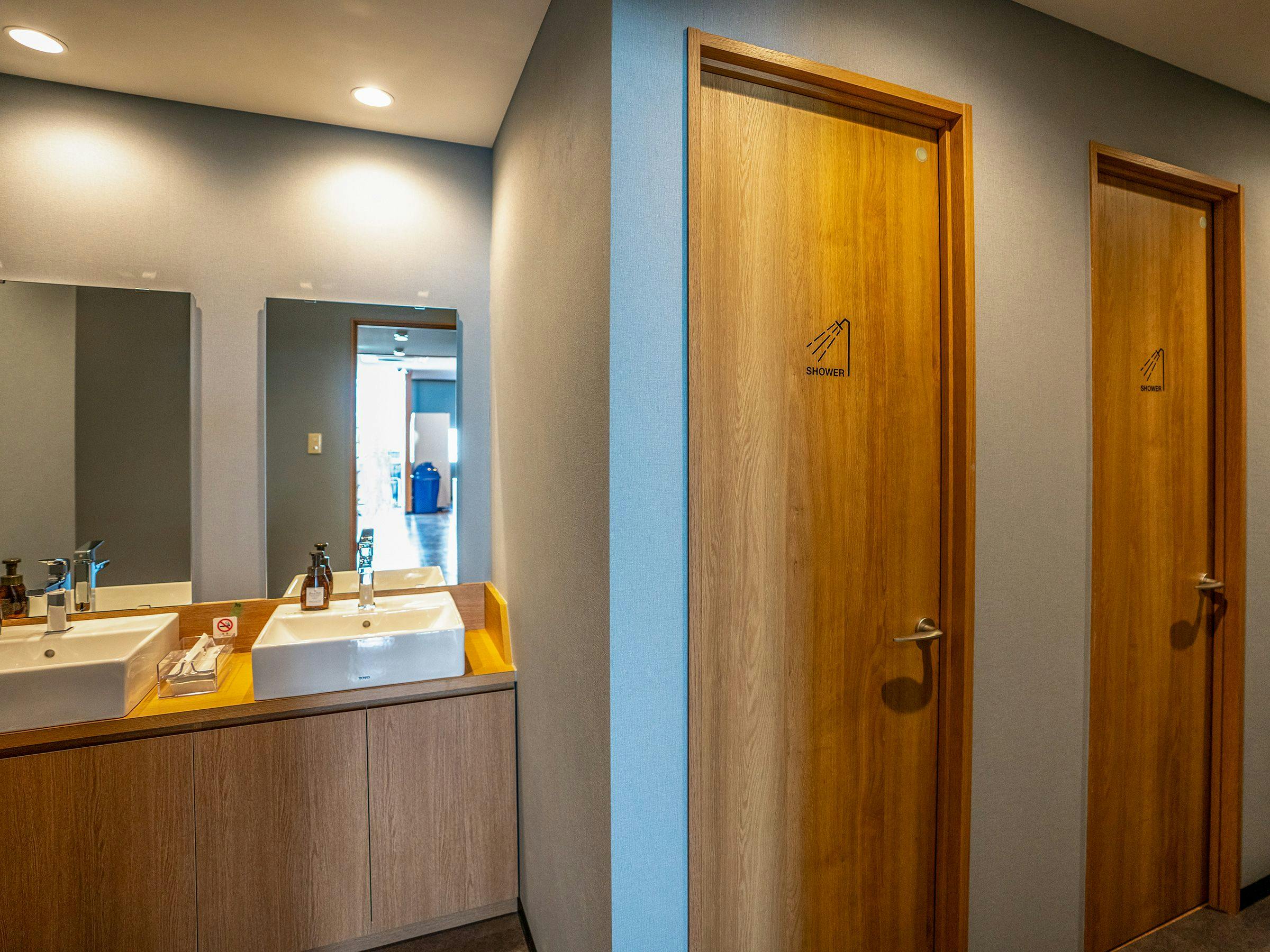 พื้นที่ส่วนกลาง (ชั้นชายและหญิง) พร้อมอ่างล้างหน้าและห้องน้ำ