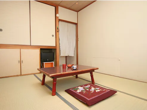 ห้องสไตล์ญี่ปุ่นขนาด 6 เสื่อ ทาทามิ รองรับได้สูงสุด 3 ท่าน