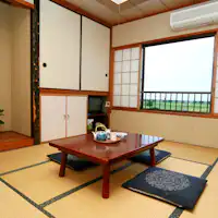 ห้องสไตล์ญี่ปุ่น 8 เสื่อทาทามิ รองรับได้สูงสุด 4 ท่าน