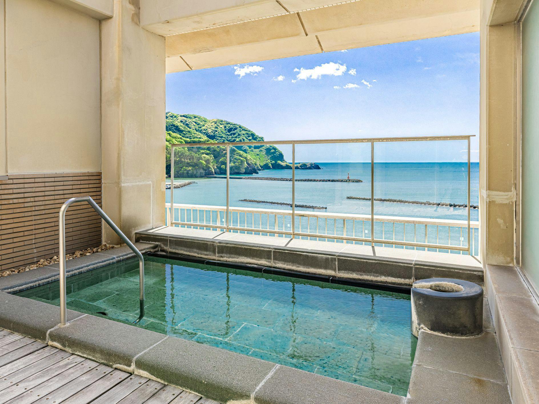 Kolam air panas terbuka