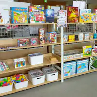 Sudut Pinjaman Mainan & Permainan Papan