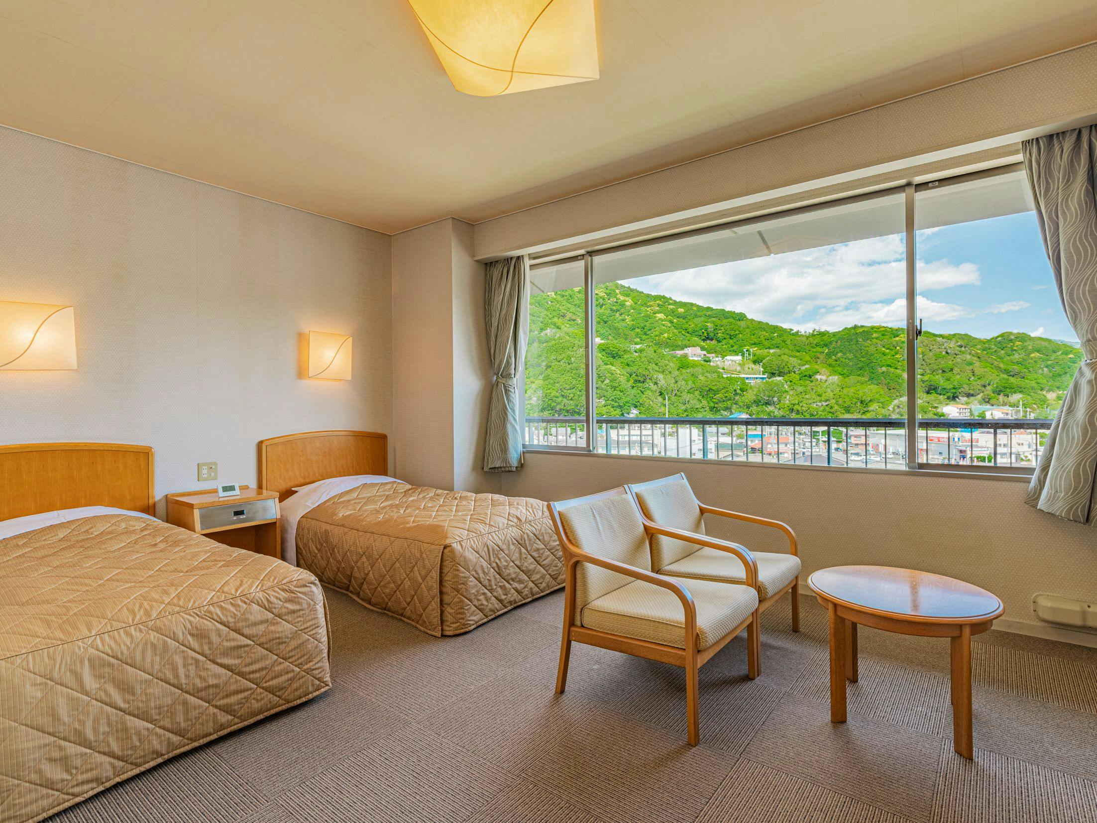 Bilik Twin Gaya Barat Menghadap Bandar (24.4 meter persegi)