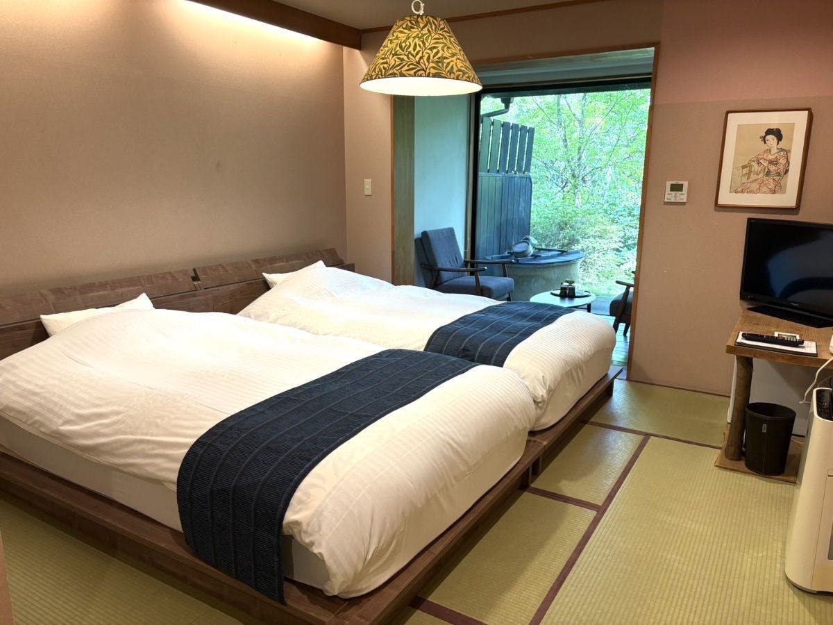 ห้องพักสไตล์ญี่ปุ่นพร้อมอ่างอาบน้ำกลางแจ้ง <วะโมเดิร์น> ขนาด 10 เสื่อทาทามิ + ระเบียง