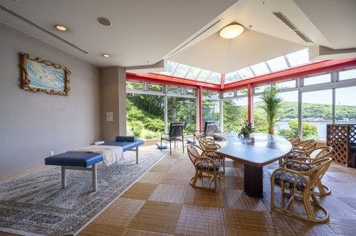 สิ่งอำนวยความสะดวกนวดข้างทางเข้าบ่อน้ำร้อนชั้น 3 อาคารเทอิ