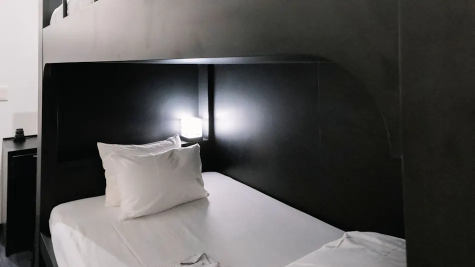 HOTEL TRAD Replay