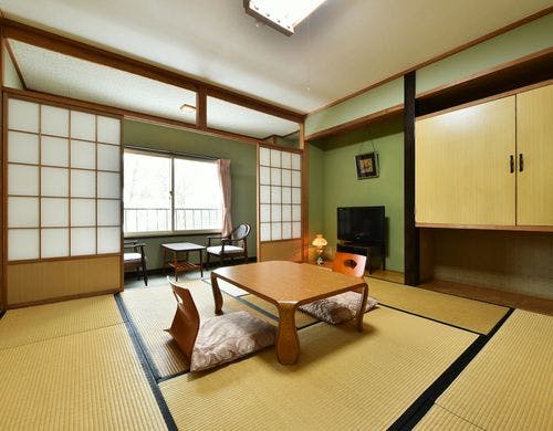 ゆったりとした和室でお寛ぎください。