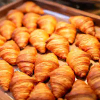 เชิญลิ้มลองครัวซองต์กรอบอร่อย♪