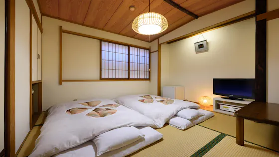 นี่คือห้องพักสไตล์ญี่ปุ่นขนาด 6 เสื่อทาทามิ