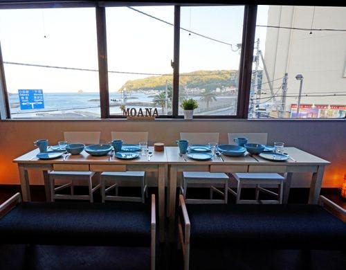 海を望むダイニング