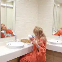 ห้องแต่งหน้า (สำหรับผู้หญิงเท่านั้น)