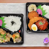 Makan malam pilihan antara yakiniku atau hamburger♪