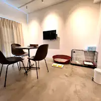 Bilik mesra haiwan peliharaan / Lantai tanah