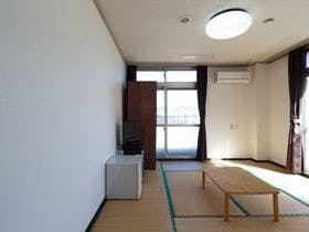 ＨＯＴＥＬ　鶴　川内