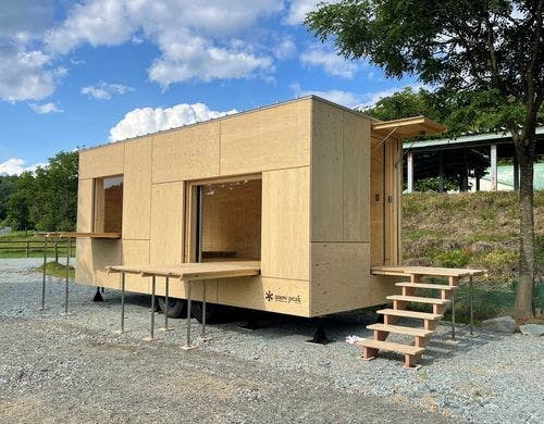 客室「住箱」とバーベキュースペース