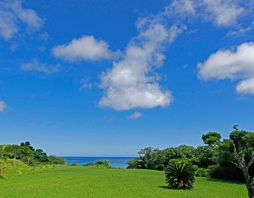 ツンダラビーチ<BR>庭から海へ