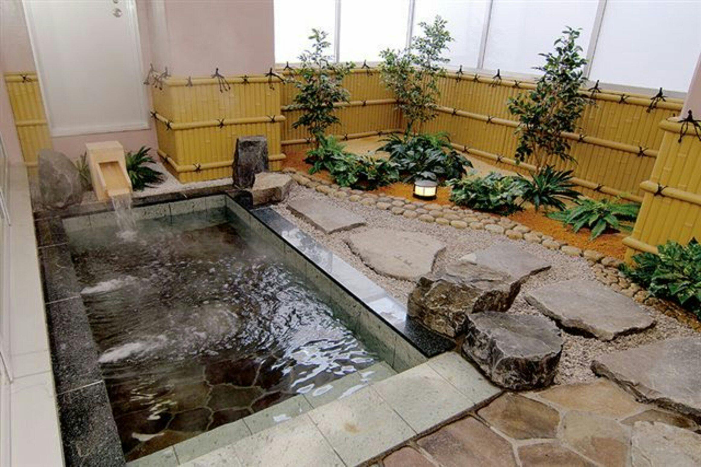 ห้องอาบน้ำชาย (กลางแจ้ง)