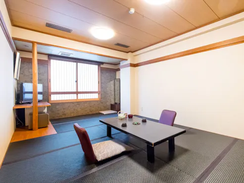 ห้องสไตล์ญี่ปุ่น 8-12 เสื่อทาทามิ พร้อมอ่างอาบน้ำและห้องน้ำ ตัวอย่าง