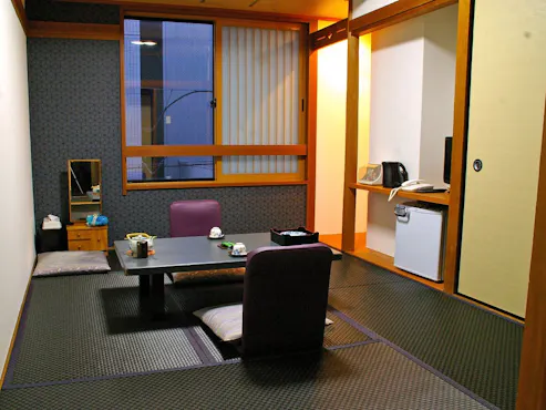 ห้องสไตล์ญี่ปุ่นขนาด 6 เสื่อ พร้อมห้องน้ำและห้องสุขา