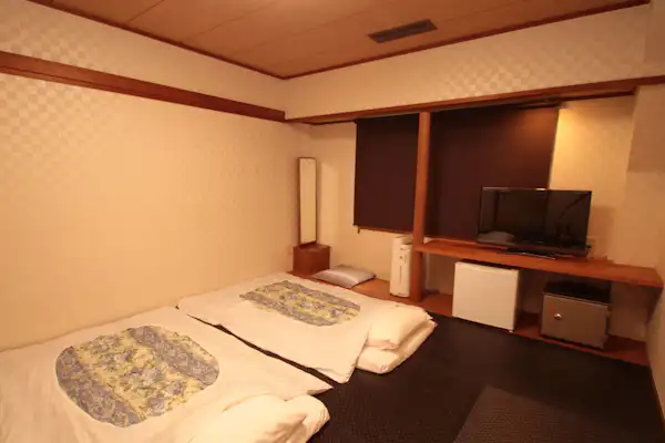 ห้องพักสไตล์ญี่ปุ่น ขนาด 8-12 เสื่อ พร้อมห้องน้ำและอ่างอาบน้ำ (แยกส่วน)