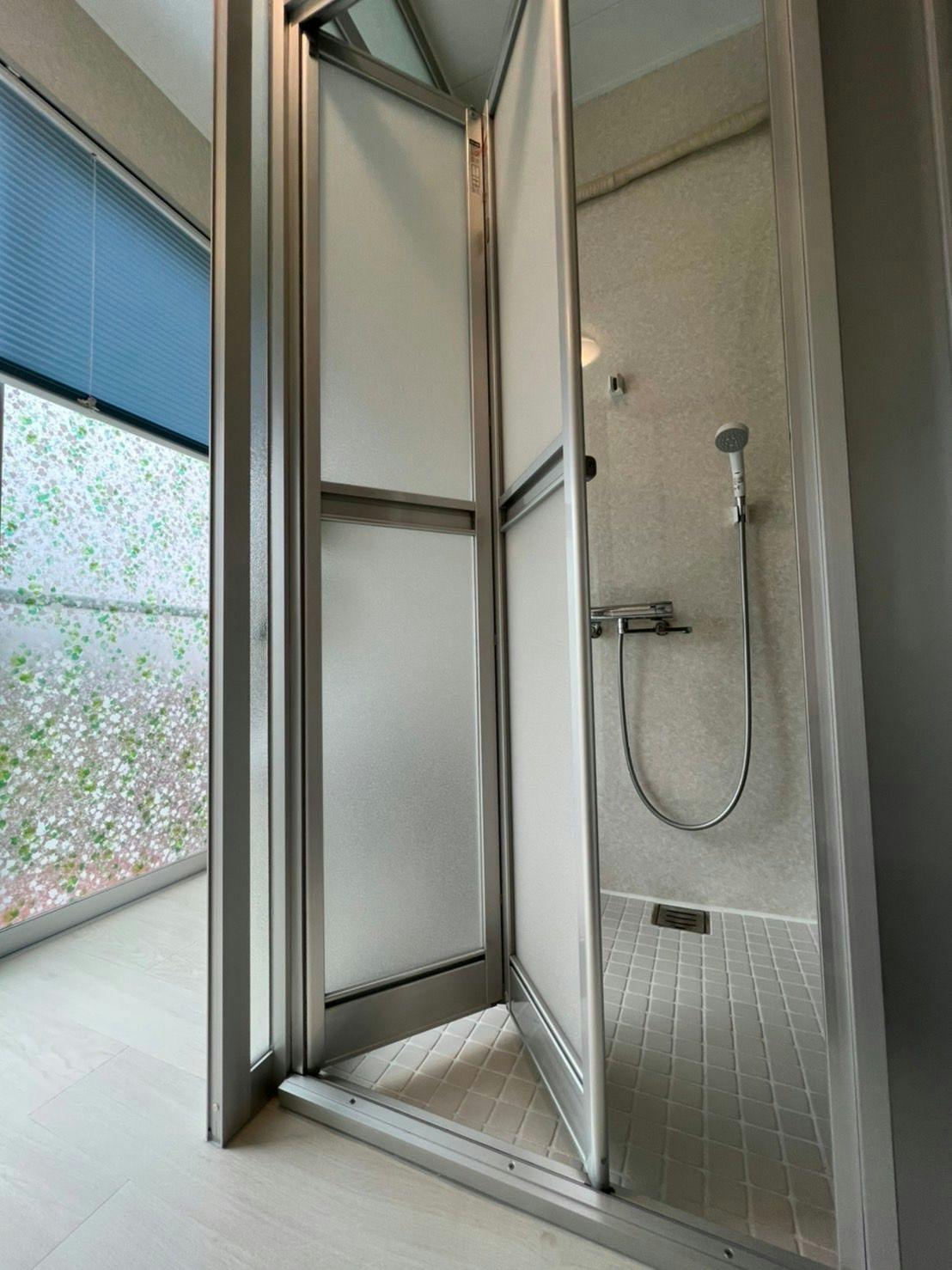 ห้องอาบน้ำฝักบัวเดี่ยว