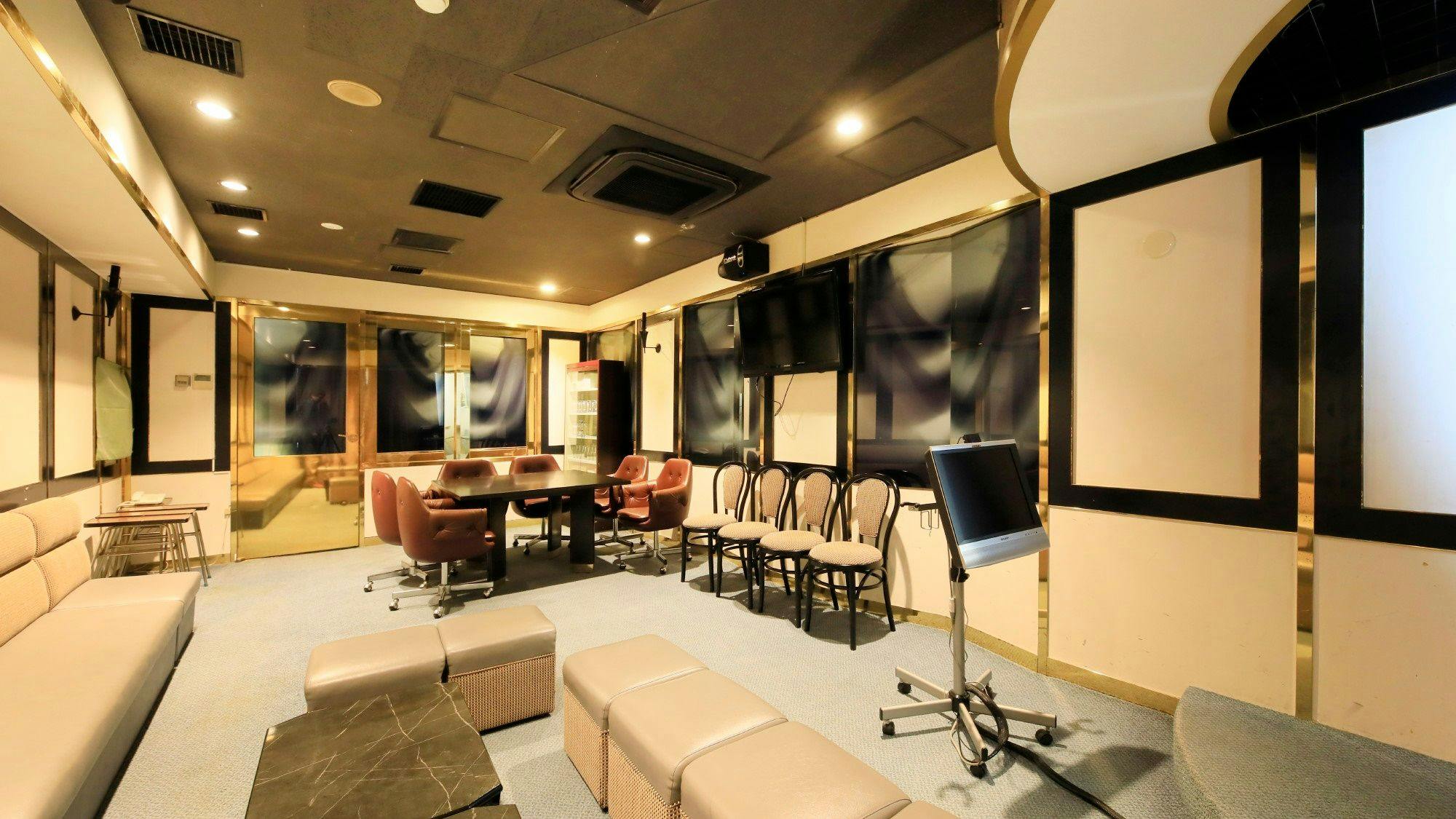 ห้องคาราโอเกะ / ระบบเช่าเหมาห้อง