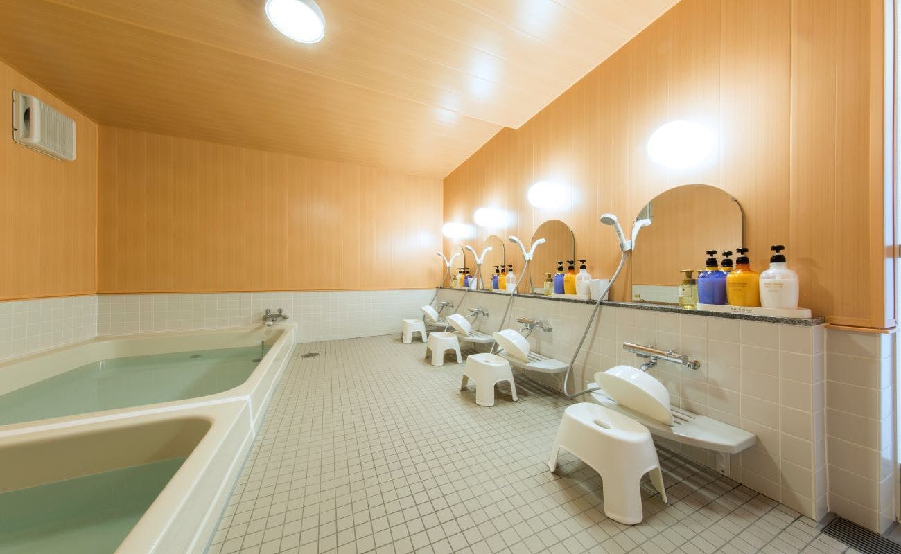 ห้องอาบน้ำรวมชาย