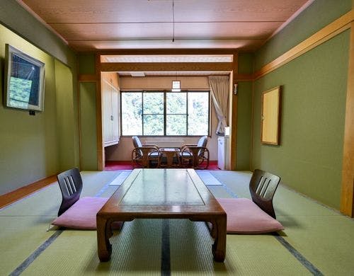 四季の移ろいを感じる和室